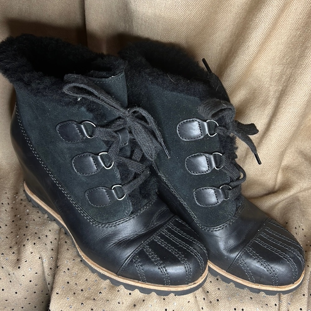 Ugh black suede, leather and fur boots